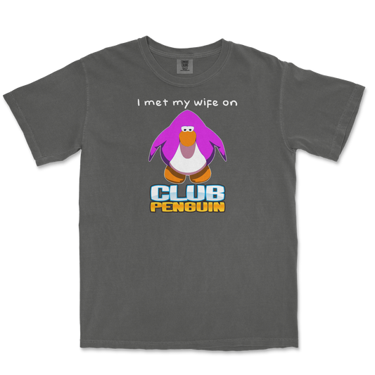 Comfort Colors T-Shirt Club Penguin Wife  in Pepper