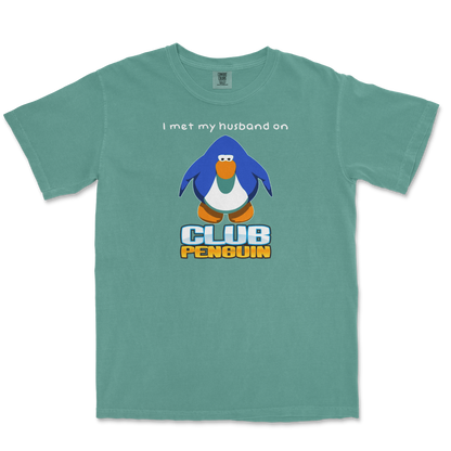 Comfort Colors T-Shirt Club Penguin Husband  in Light-Green