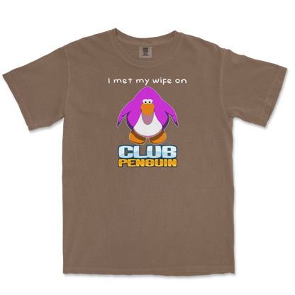 Comfort Colors T-Shirt Club Penguin Wife  in Espresso